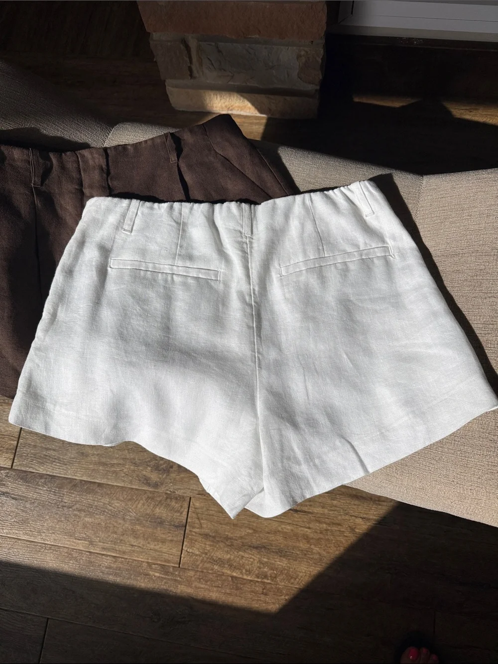 Abercrombie & Fitch High Waist Linen-Look Shorts — White and Brown - Picture 4 of 4